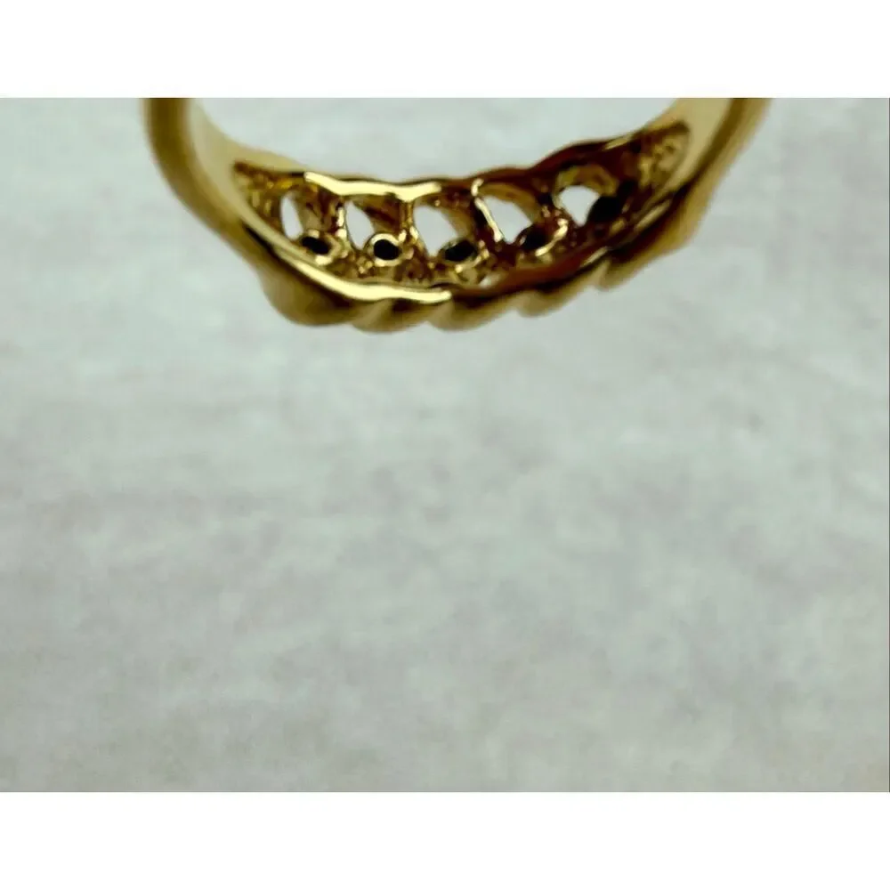 Vintage Gold Tone Wavy Setting Ring CZ Piece Size 6.75